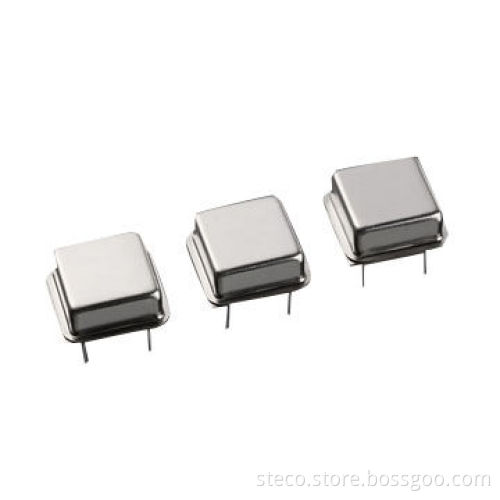 8-pin DIP crystal oscillator with frequency range from 1.0 to 125.00MHz in half size